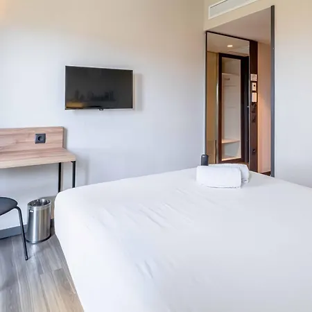 Easyhotel Barcelona Fira Szálloda 2*