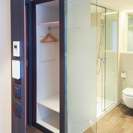 Easyhotel Barcelona Fira فندق