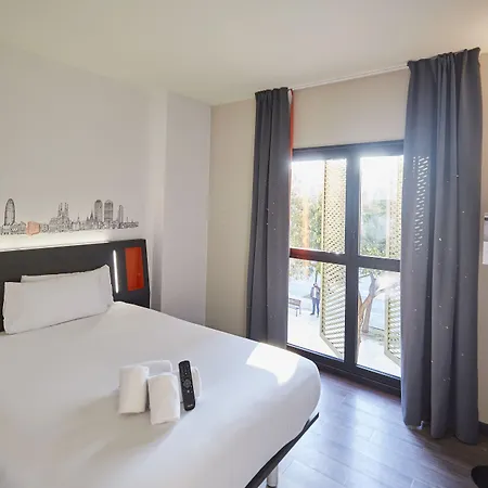 Easyhotel Barcelona Fira 2*