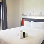 Easyhotel Barcelona Fira Hotel