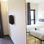 Easyhotel Barcelona Fira 2*