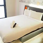 Easyhotel Barcelona Fira Hotel