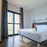 Easyhotel Barcelona Fira Hotel