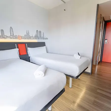 Easyhotel Barcelona Fira 酒店 2*