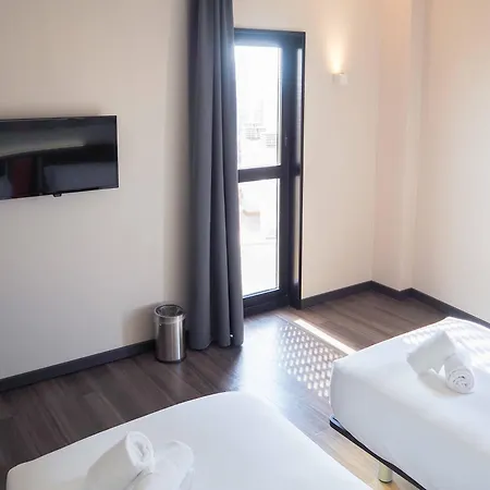 Easyhotel Barcelona Fira 2*