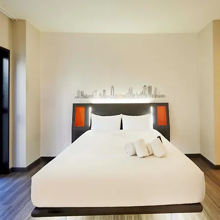Easyhotel Barcelona Fira 酒店 2*