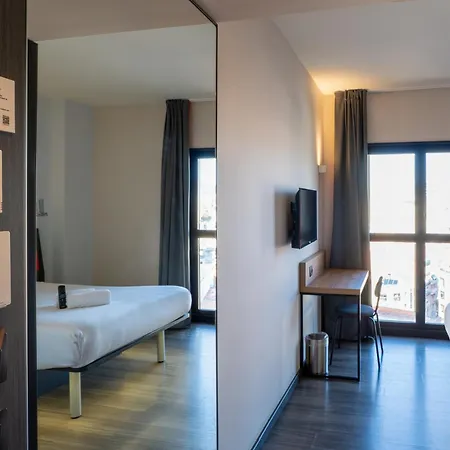 Hotel Easyhotel Barcelona Fira L’Hospitalet de Llobregat