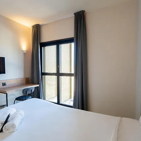 Easyhotel Barcelona Fira 2*