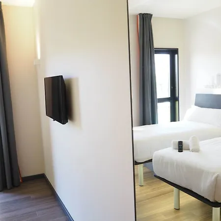 Easyhotel Barcelona Fira L'Hospitalet de Llobregat